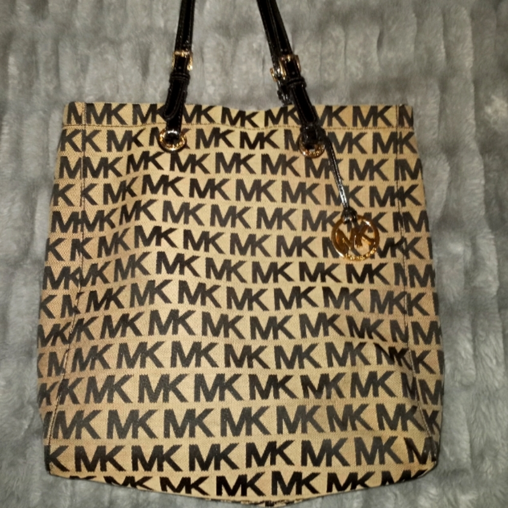 Michael Kors Beige Monogram MK Logo Tote Bag - Picture 2 of 13
